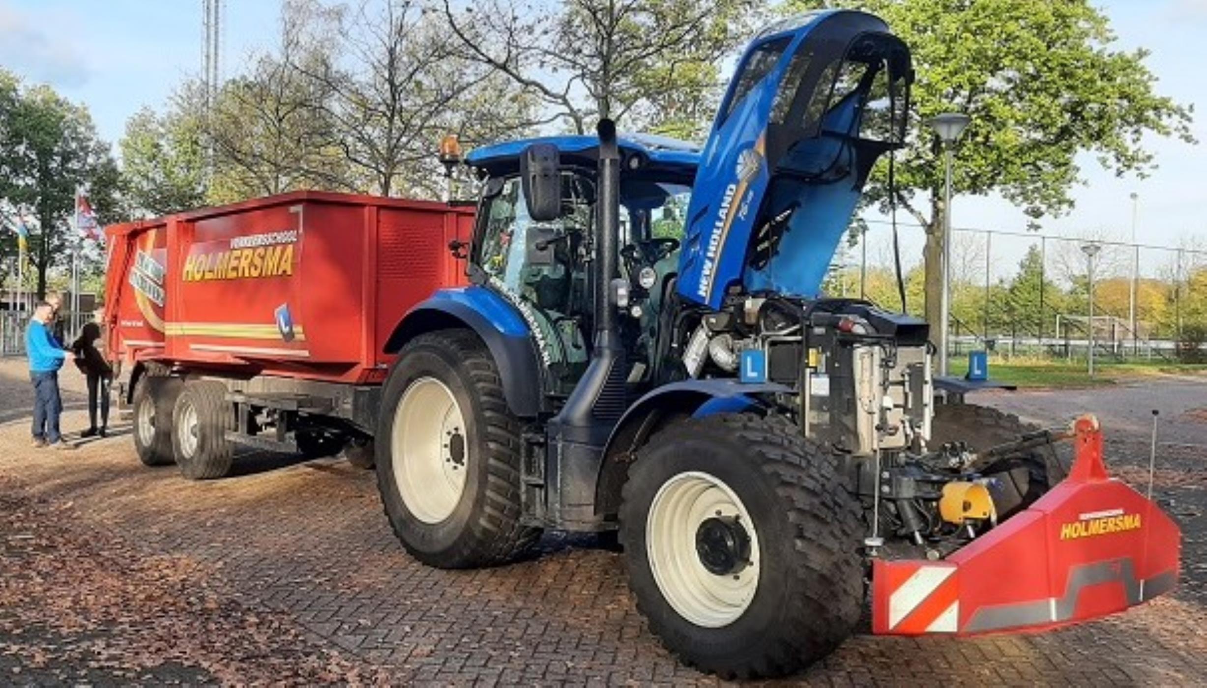 Eerste trekker rijles in Oldekerk